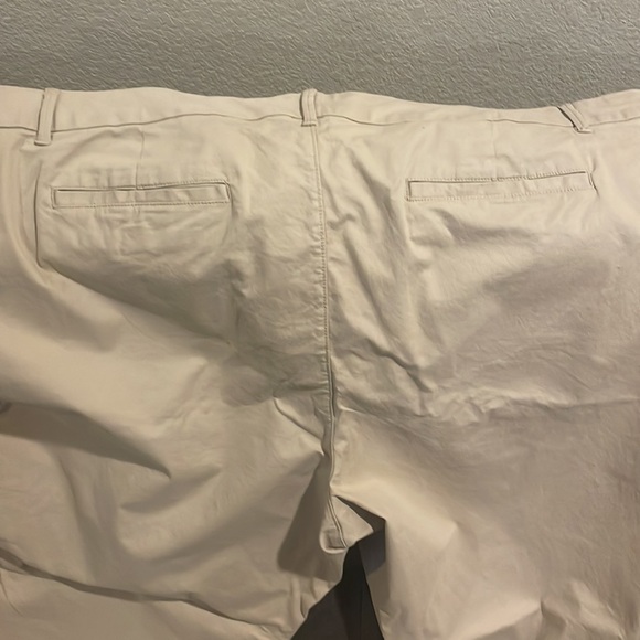 Khakis✅ - Picture 4 of 4